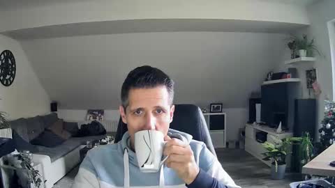 Snapshot of schnuckigeil chatting on December 17, 2:01 pm Dildomen online show from December 17, 2:01 pm