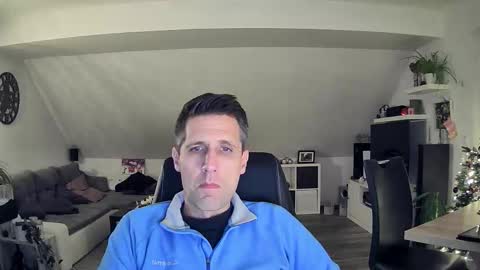 Snapshot of schnuckigeil chatting on December 18, 7:31 pm Dildomen online show from December 18, 7:31 pm