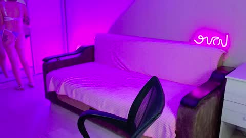 Snapshot of school_love chatting on December 5, 1:06 pm Rina online show from December 5, 1:06 pm