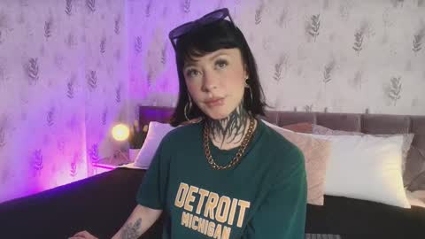 Snapshot of scolw chatting on November 5, 8:42 pm Scolw online show from November 5, 8:42 pm