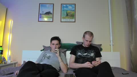 Snapshot of scooby_r chatting on December 2, 10:56 pm Thomas brunette and Alex blond online show from December 2, 10:56 pm