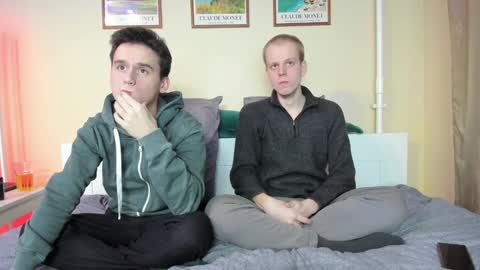 Snapshot of scooby_r chatting on December 7, 1:51 pm Thomas brunette and Alex blond online show from December 7, 1:51 pm