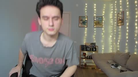 Snapshot of scooby_r chatting on December 21, 9:23 am Thomas brunette and Alex blond online show from December 21, 9:23 am