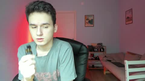 Snapshot of scooby_r chatting on January 31, 5:30 am Thomas brunette and Alex blond online show from January 31, 5:30 am