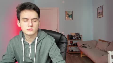 Snapshot of scooby_r chatting on February 3, 9:19 am Thomas brunette and Alex blond online show from February 3, 9:19 am