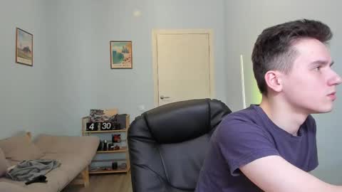 Snapshot of scooby_r chatting on February 27, 8:17 am Thomas brunette and Alex blond online show from February 27, 8:17 am