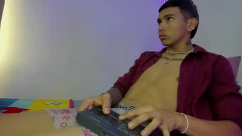 scook_gray online show from May 24, 9:42 pm