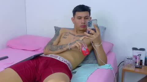 Snapshot of scook_gray chatting on July 1, 3:30 am scook_gray online show from July 1, 3:30 am
