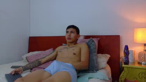 Snapshot of scook_gray chatting on July 12, 5:20 am scook_gray online show from July 12, 5:20 am