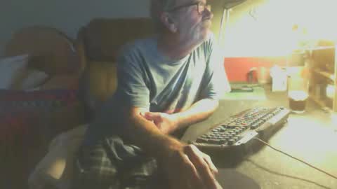 Snapshot of scotsman_62 chatting on May 12, 5:15 am scotsman_62 online show from May 12, 5:15 am