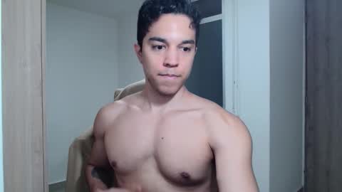 Snapshot of scott_brasher1 chatting on January 10, 11:39 pm Twitter Scott brasher1 Instagram Camiloestuardo2 online show from January 10, 11:39 pm