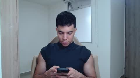 Snapshot of scott_brasher1 chatting on January 15, 8:58 pm Twitter Scott brasher1 Instagram Camiloestuardo2 online show from January 15, 8:58 pm