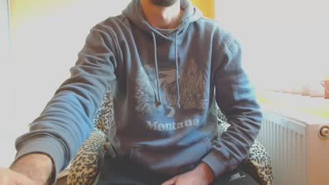 Snapshot of scotty_98 chatting on December 29, 12:34 pm scotty_98 online show from December 29, 12:34 pm