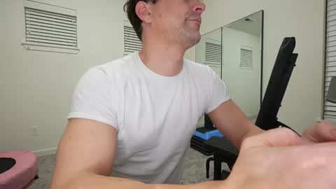 Snapshot of scottybeam chatting on December 18, 4:20 am Scotty online show from December 18, 4:20 am