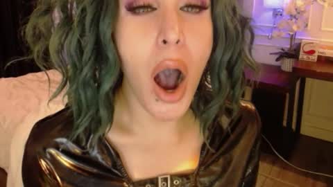 screendoll online show from February 14, 5:41 am