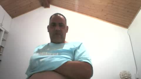 Snapshot of scubi007 chatting on October 19, 2:40 pm scubi007 online show from October 19, 2:40 pm