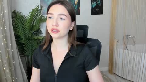 Snapshot of seaebreeze chatting on February 7, 3:23 am Kate online show from February 7, 3:23 am