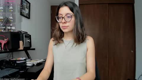 Snapshot of seahotseason chatting on October 8, 1:20 pm Aria Independent model online show from October 8, 1:20 pm