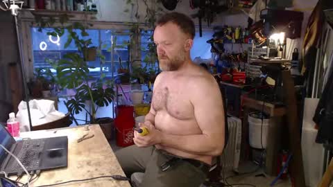 Snapshot of seattlemanwhore chatting on April 19, 2:05 pm Seattlemanwhore online show from April 19, 2:05 pm