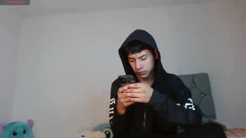 sebas_fire4 online show from May 12, 7:05 am