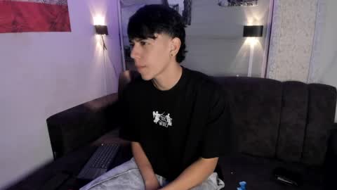 Snapshot of sebas_pretty7 chatting on April 1, 12:28 pm sebas_pretty7 online show from April 1, 12:28 pm