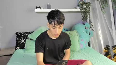 Snapshot of sebas_rosse chatting on June 12, 1:43 pm sebastian online show from June 12, 1:43 pm