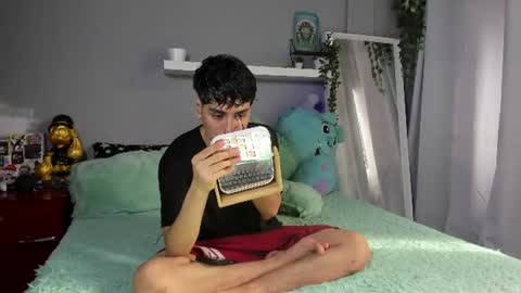Snapshot of sebas_rosse chatting on June 17, 8:32 pm sebastian online show from June 17, 8:32 pm