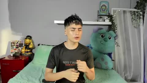 Snapshot of sebas_rosse chatting on June 18, 10:03 pm sebastian online show from June 18, 10:03 pm