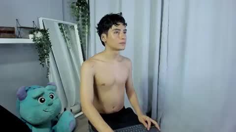 Snapshot of sebas_rosse chatting on July 23, 1:58 am sebastian online show from July 23, 1:58 am