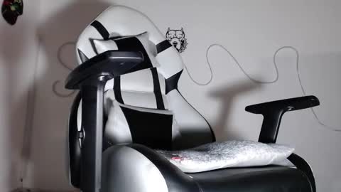 Sebastian online show from October 19, 1:50 am