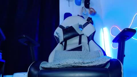 Sebastian online show from November 30, 10:47 pm