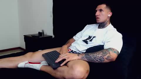 Snapshot of sebastian_muss chatting on October 6, 10:18 pm Sebastian online show from October 6, 10:18 pm