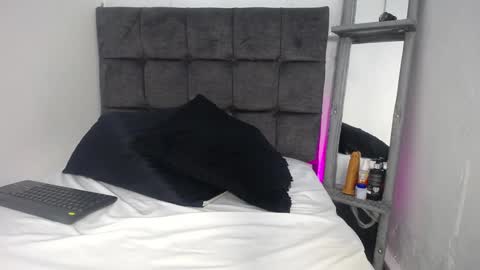 sebastian n alinson online show from December 4, 6:11 am