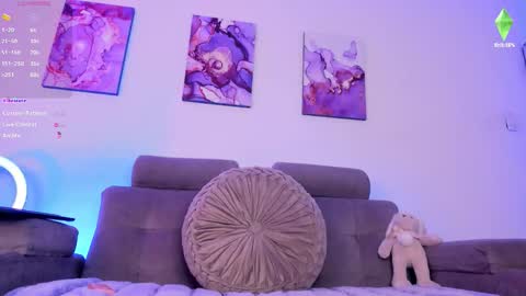     .  INDEPENDENT MODEL online show from March 22, 4:32 pm