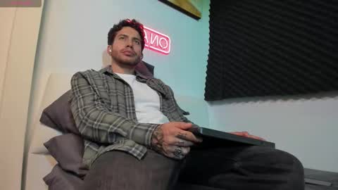 Lucian Sinclair online show from November 24, 3:17 am