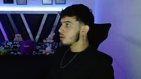 Snapshot of sebasxxl12 chatting on October 17, 1:25 pm Sebas online show from October 17, 1:25 pm