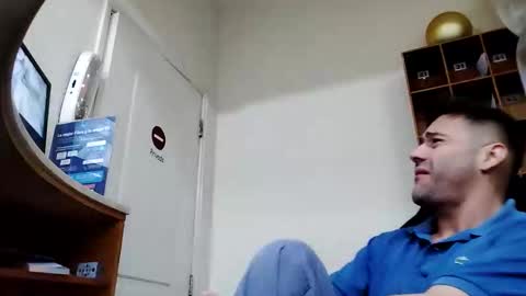 Snapshot of sebatorlop chatting on February 27, 1:38 am Sebastian Torres Lpez online show from February 27, 1:38 am