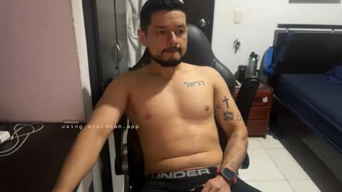 Snapshot of sebaz044 chatting on October 25, 5:37 am sebaz044 online show from October 25, 5:37 am