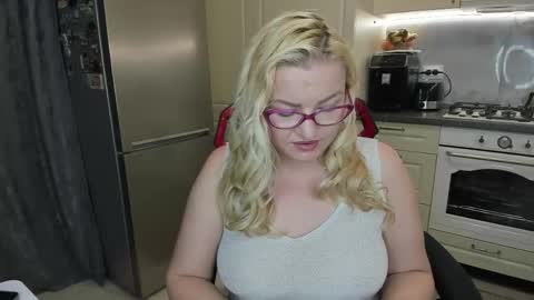 Snapshot of secr3tmistress chatting on April 18, 5:17 pm Ame online show from April 18, 5:17 pm