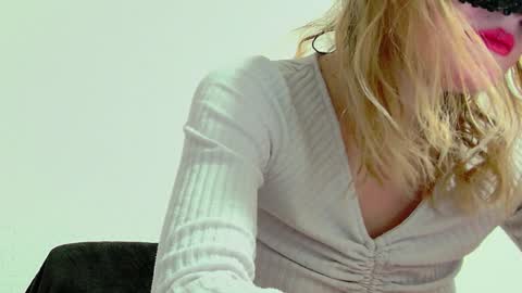 Anni online show from December 7, 8:05 pm