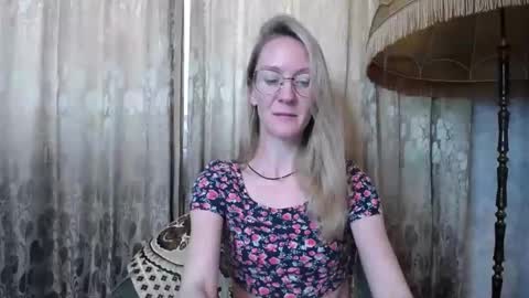 Snapshot of secretcandy222 chatting on February 19, 7:39 am secretcandy222 online show from February 19, 7:39 am