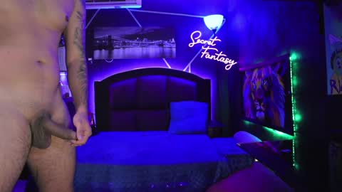 Kiki and Max online show from January 29, 1:48 am