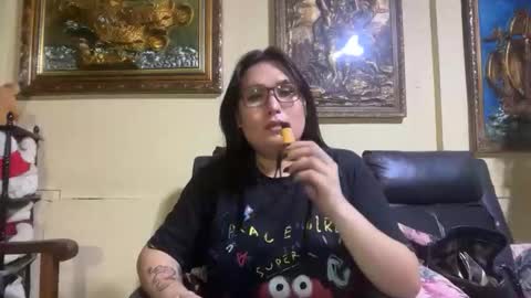 Snapshot of seductive_housewife chatting on March 2, 8:21 am seductive_housewife online show from March 2, 8:21 am