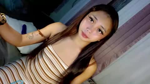 Snapshot of seductive_morena chatting on December 15, 5:28 pm Im shy online show from December 15, 5:28 pm