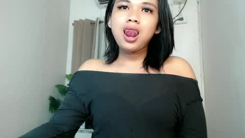 Deluxe online show from June 25, 8:57 pm