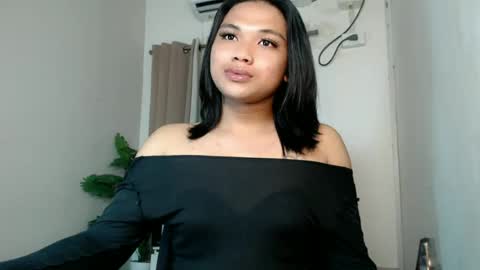 Deluxe online show from July 23, 9:35 pm