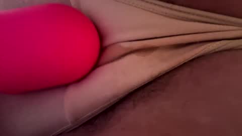 Snapshot of seductivekittydeluxe chatting on September 23, 5:21 am seductivekittydeluxe online show from September 23, 5:21 am