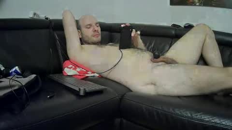 Snapshot of seeebi chatting on December 6, 6:15 am Sebastian online show from December 6, 6:15 am