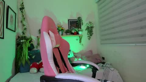 Snapshot of sejmet_5 chatting on April 9, 3:06 am Yeyis online show from April 9, 3:06 am