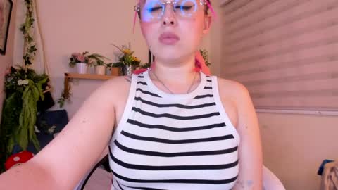 Snapshot of sejmet_5 chatting on April 14, 4:07 am Yeyis online show from April 14, 4:07 am